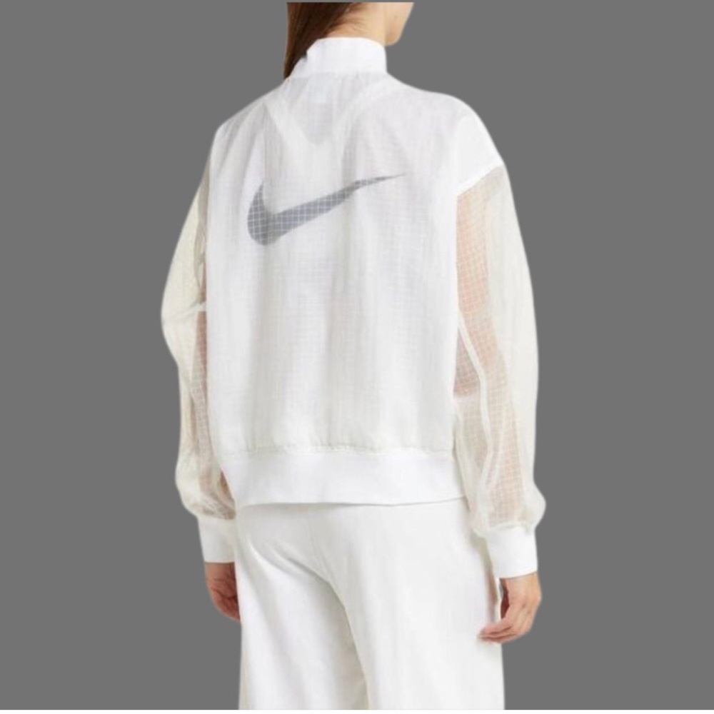 Nike Sportswear Essentials Women's Woven
Varsity Bomber Jacket
Size: XL